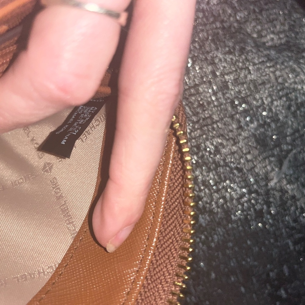 Nice Michael Kors Brown Saffiano Leather Zip Around Wallet! - Picture 9 of 14